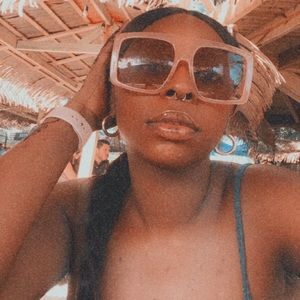 Meet your Posher, Markira